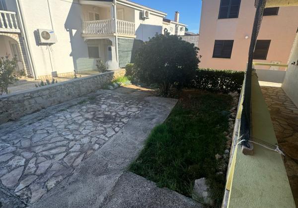 Chorvátsko - Vir - Na predaj samostatný dom s pekným pozemkom len 300m od mora!