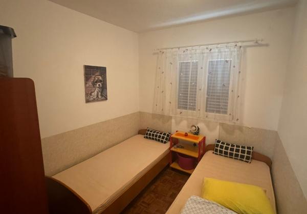 Chorvátsko - Vir - Na predaj samostatný dom s pekným pozemkom len 300m od mora!