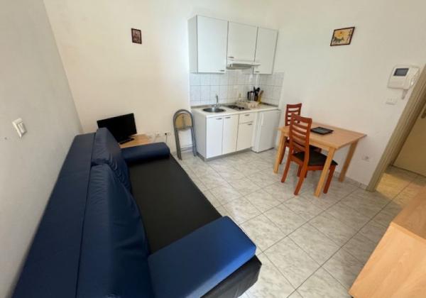 Chorvatsko na predaj: Jedinečný apartmán v Sukošane – Prvý rad pri mori!