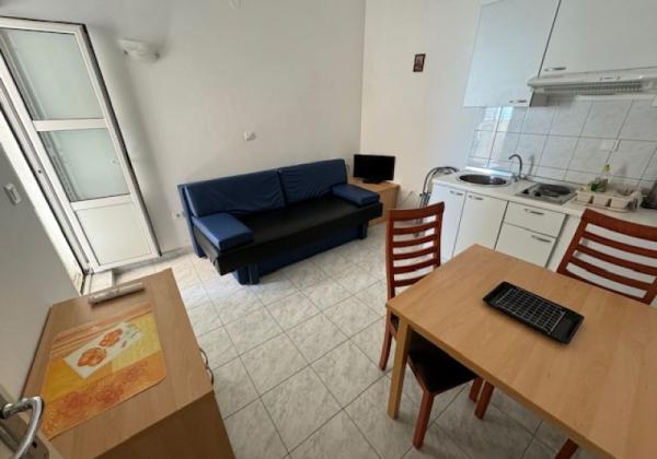 Chorvatsko na predaj: Jedinečný apartmán v Sukošane – Prvý rad pri mori!