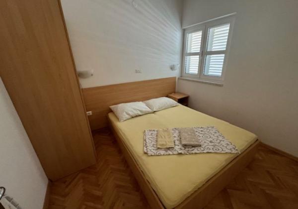 Chorvatsko na predaj: Jedinečný apartmán v Sukošane – Prvý rad pri mori!