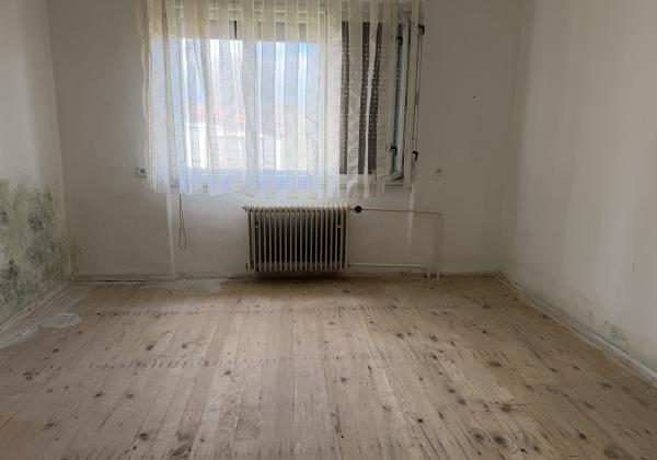 ZNÍŽENÁ CENA - Priestranný rodinný dom s veľkou záhradou - Lopej