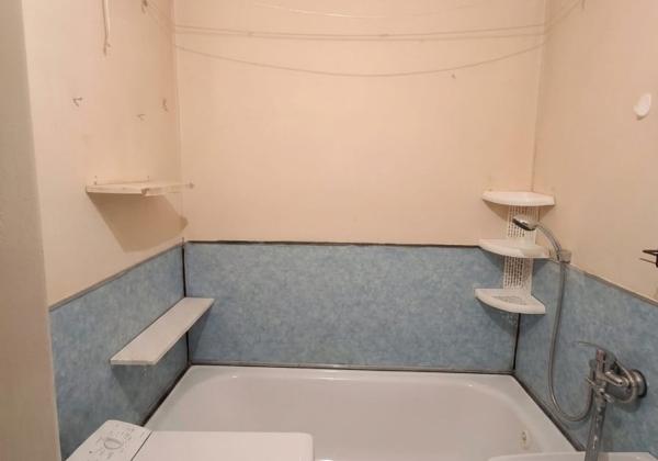 Na predaj 2 izbový byt s balkónom aj loggiou v pôvodnom stave vo Valaskej