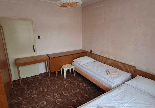 Na predaj 2 izbový byt s balkónom aj loggiou v pôvodnom stave vo Valaskej