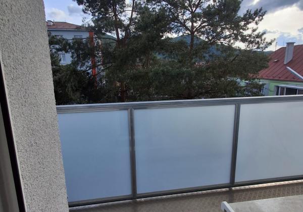 Na predaj 2 izbový byt s balkónom aj loggiou v pôvodnom stave vo Valaskej