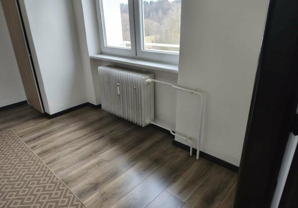 PREDAJ: 2-izbový byt s balkónom – Valaská, Hronská ulica