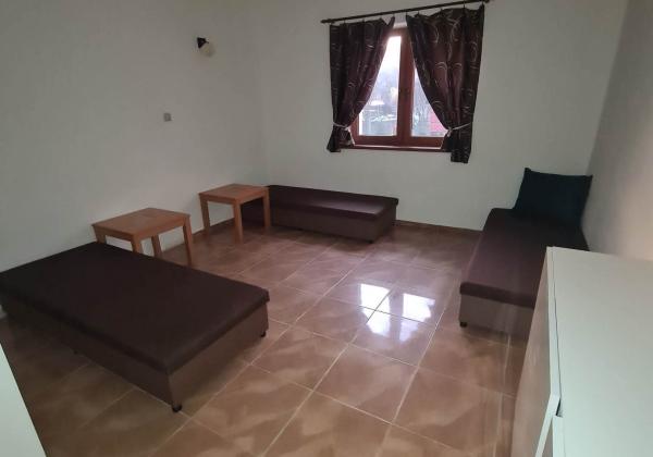 Priestranný 3-izbový byt (70 m²) v rodinnom dome so záhradou