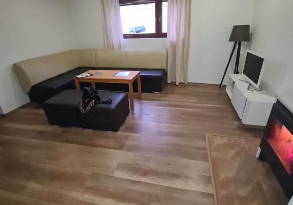 Priestranný 3-izbový byt (70 m²) v rodinnom dome so záhradou