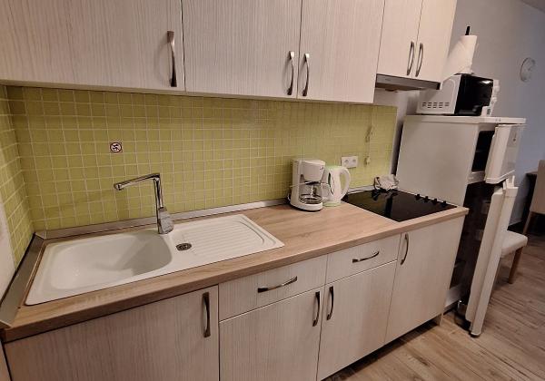 Chorvátsko ,ostrov Vir - Na predaj prízemný apartmán s terasou len 150 m od mora!