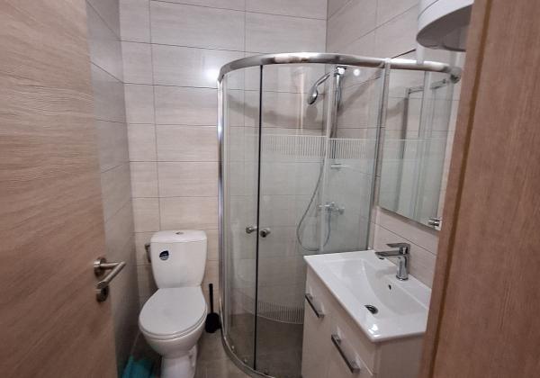 Chorvátsko ,ostrov Vir - Na predaj prízemný apartmán s terasou len 150 m od mora!