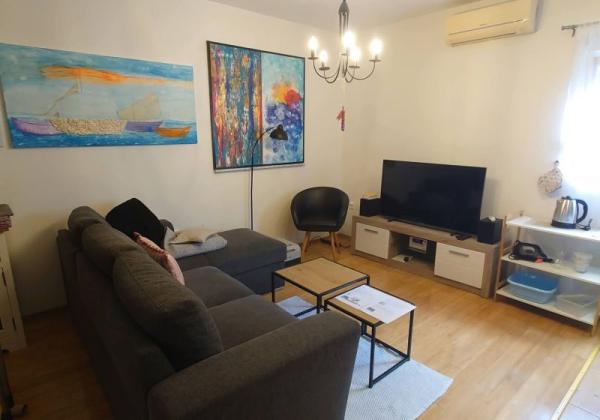 Chorvátsko, ostrov Vir - Na predaj dvojpodlažný apartmán so záhradou