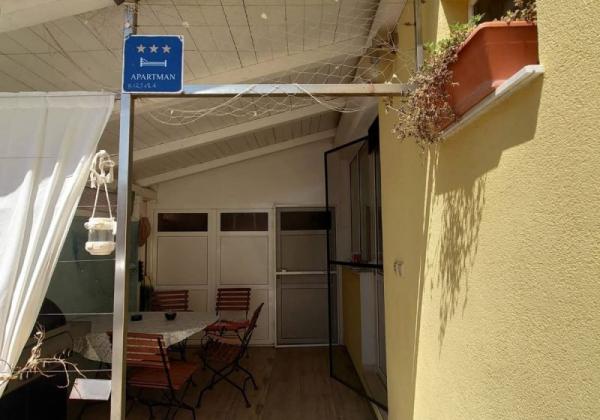 Chorvátsko, ostrov Vir - Na predaj dvojpodlažný apartmán so záhradou