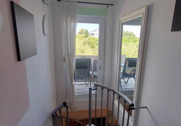 Chorvátsko, ostrov Vir - Na predaj dvojpodlažný apartmán so záhradou