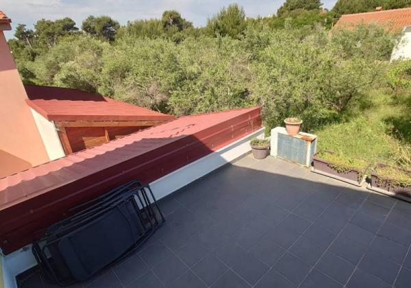 Chorvátsko, ostrov Vir - Na predaj dvojpodlažný apartmán so záhradou