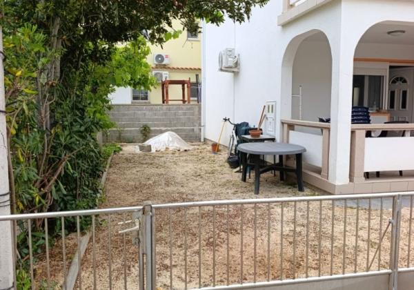 Chorvátsko - Na predaj rodinný  dom s dvoma apartmánmi na ostrove Vir