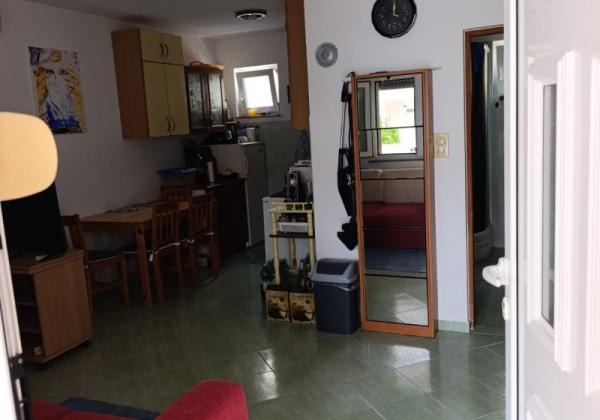 Chorvátsko - Na predaj rodinný  dom s dvoma apartmánmi na ostrove Vir
