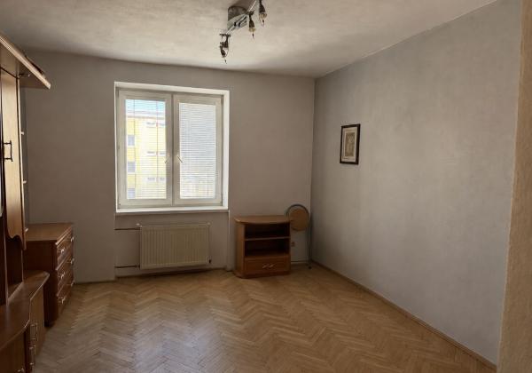 Exkluzívne na predaj - 2 izbový byt priamo v centre Brezna