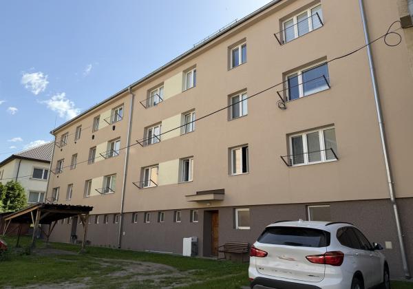Exkluzívne na predaj - 2 izbový byt priamo v centre Brezna
