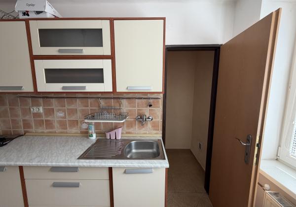 Exkluzívne na predaj - 2 izbový byt priamo v centre Brezna