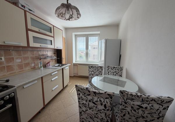 Exkluzívne na predaj - 2 izbový byt priamo v centre Brezna