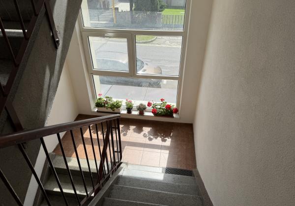 Exkluzívne na predaj - 2 izbový byt priamo v centre Brezna