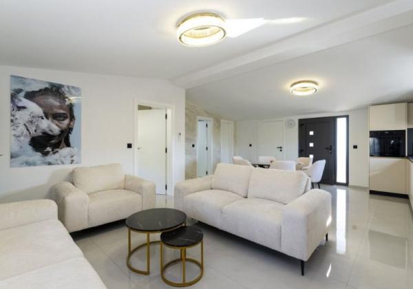 Chorvátsko- Moderný apartmán na ostrove Vir - Centrum