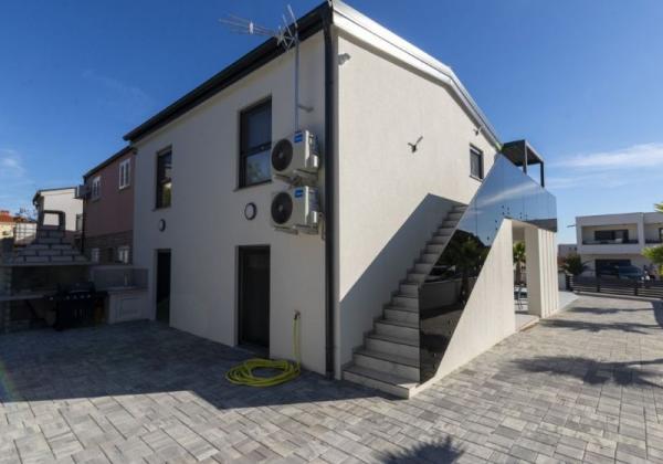Chorvátsko- Moderný apartmán na ostrove Vir - Centrum