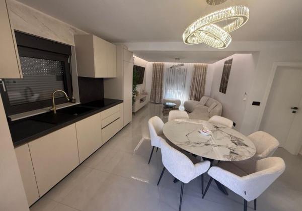 Chorvátsko- Moderný apartmán na ostrove Vir - Centrum