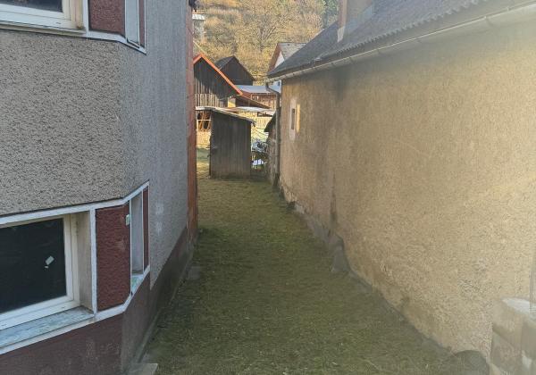Na predaj dom - pozemok za výhodnú cenu v blízkosti Banskej Bystrice