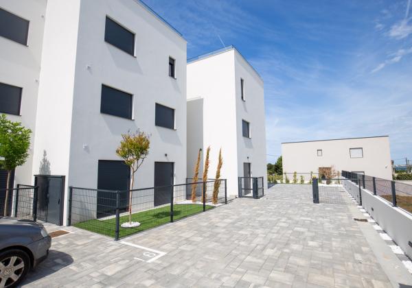 Exkluzívna novostavba, lokalita, špičková kvalita, 9 apartmánov s výhľadom na more
