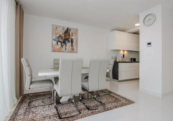 Chorvátsko - Novostavba apartmánový dom s výhľadom na more len 250m od mora