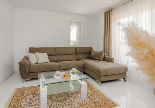 Chorvátsko - Novostavba apartmánový dom s výhľadom na more len 250m od mora