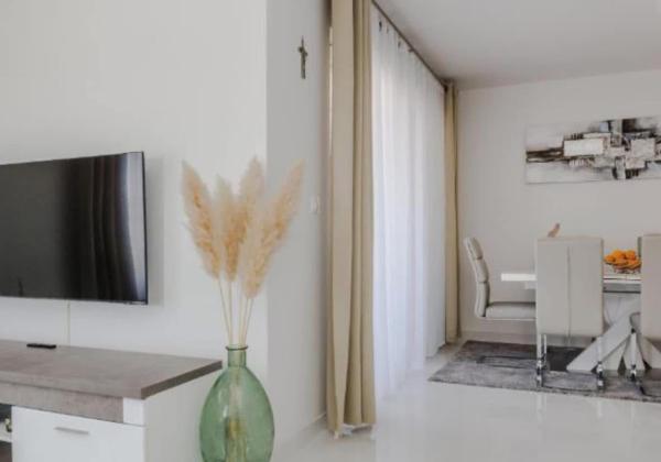 Chorvátsko - Novostavba apartmánový dom s výhľadom na more len 250m od mora