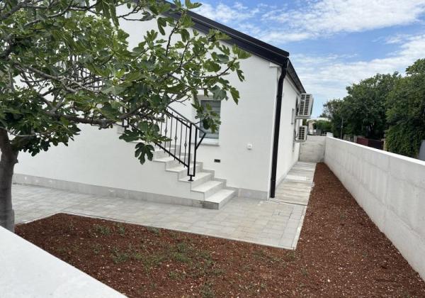 Chorvátsko - Dom 2x apartmán v centre ostrova Vir