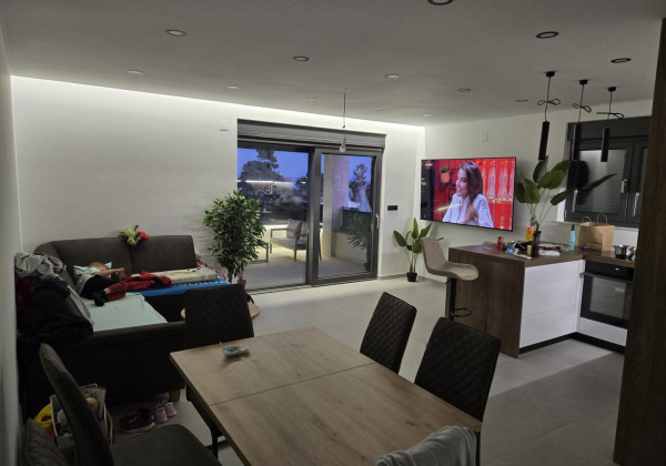 Chorvátsko - Novostavba apartmán s výhľadom na more len 150m od mora už len jeden v ponuke
