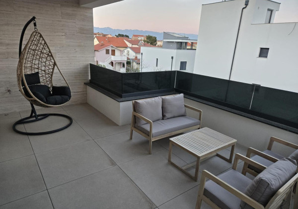 Chorvátsko - Novostavba apartmán s výhľadom na more len 150m od mora už len jeden v ponuke