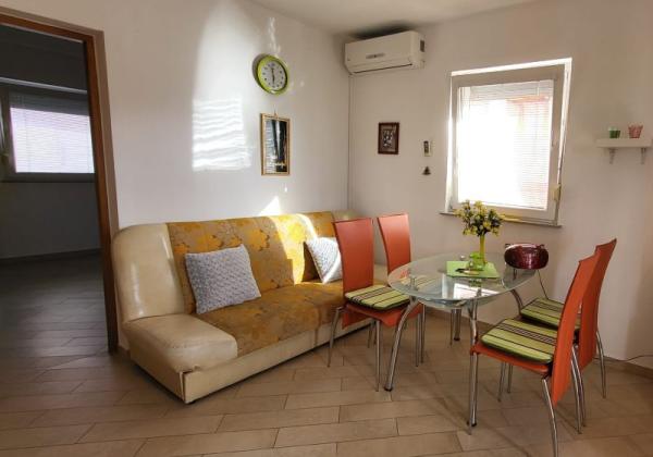 Chorvátsko - Na predaj apartmán v druhej rade od mora