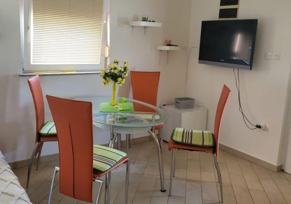 Chorvátsko - Na predaj apartmán v druhej rade od mora