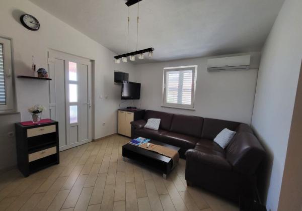 Chorvátsko - Na predaj apartmán v druhej rade od mora