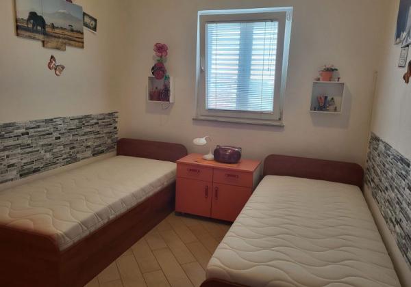 Chorvátsko - Na predaj apartmán v druhej rade od mora