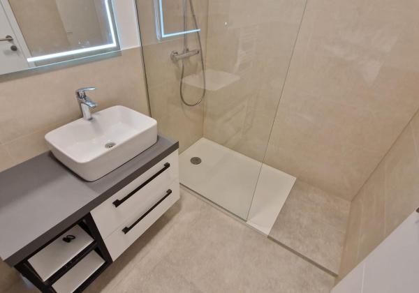 Chorvátsko: Novostavba apartmánu len 100m od mora s výhľadom na more