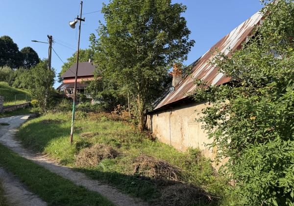 Pozemok so starším domom v Dolnej Lehote na predaj