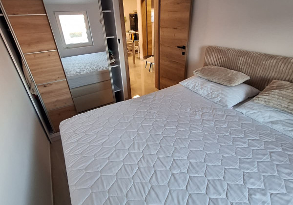 Chorvátsko, ostrov Vir - Na predaj kompletne zrekonštruovaný apartmán so spoločným bazénom