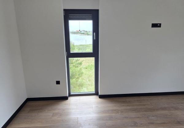 Chorvátsko, Privlaka - Novostavba trojizbového apartmánu s výhľadom  na more!
