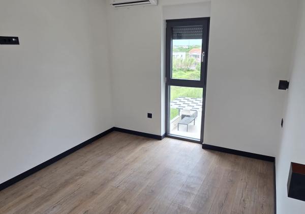 Chorvátsko, Privlaka - Novostavba trojizbového apartmánu s výhľadom  na more!
