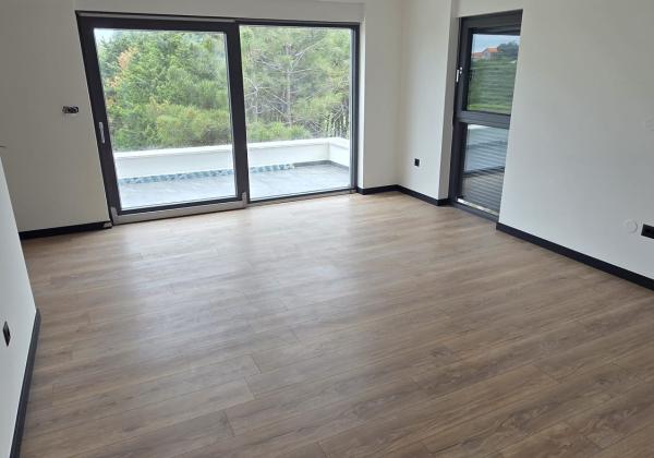 Chorvátsko, Privlaka - Novostavba trojizbového apartmánu s výhľadom  na more!