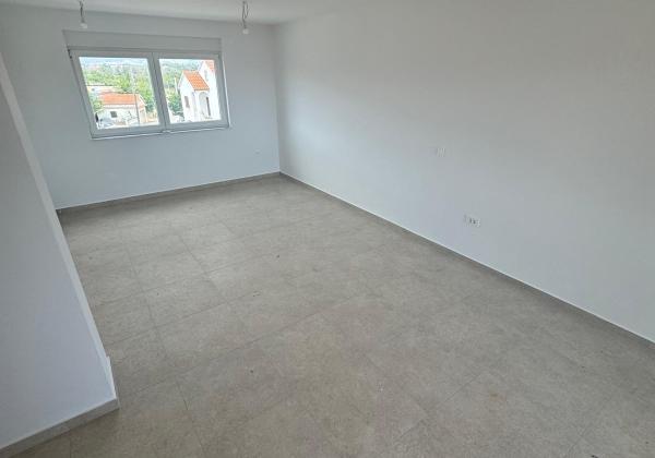 Apartmán so strešnou terasou len 100m od pieskovej pláže