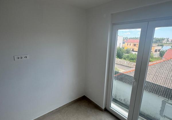 Apartmán so strešnou terasou len 100m od pieskovej pláže