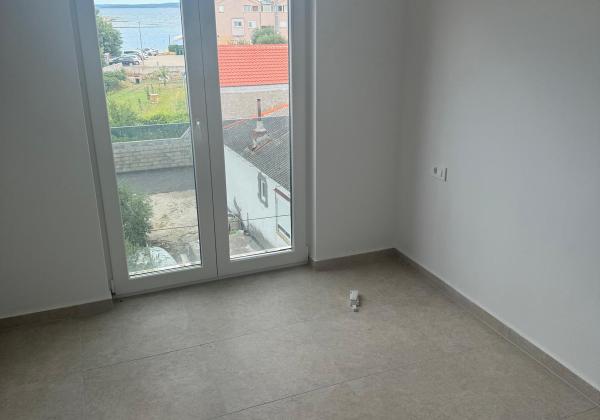 Apartmán so strešnou terasou len 100m od pieskovej pláže