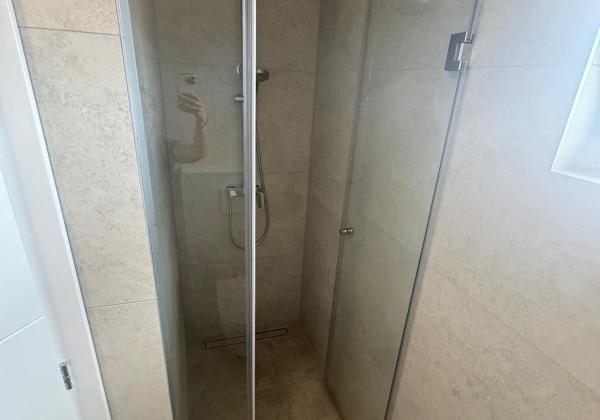 Apartmán so strešnou terasou len 100m od pieskovej pláže